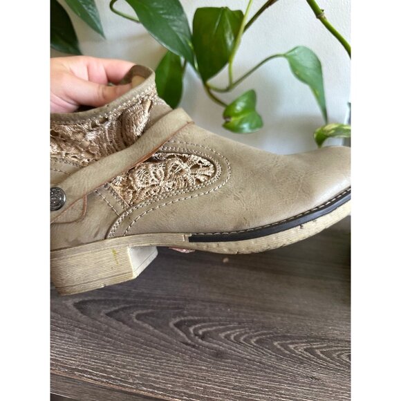 Extreme Tan Lace Ankle Boots with Studded Strap – Women’s Size 5 - Picture 6 of 12